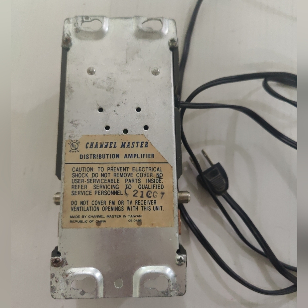 Channel Master Model 7035 VHF Solid State Distribution Amplifier TV Ch 2-13 & FM - Picture 4 of 4